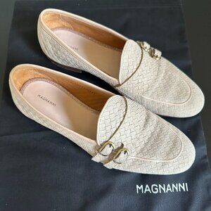 Magnanni - Kennia Cream Suede Loafer